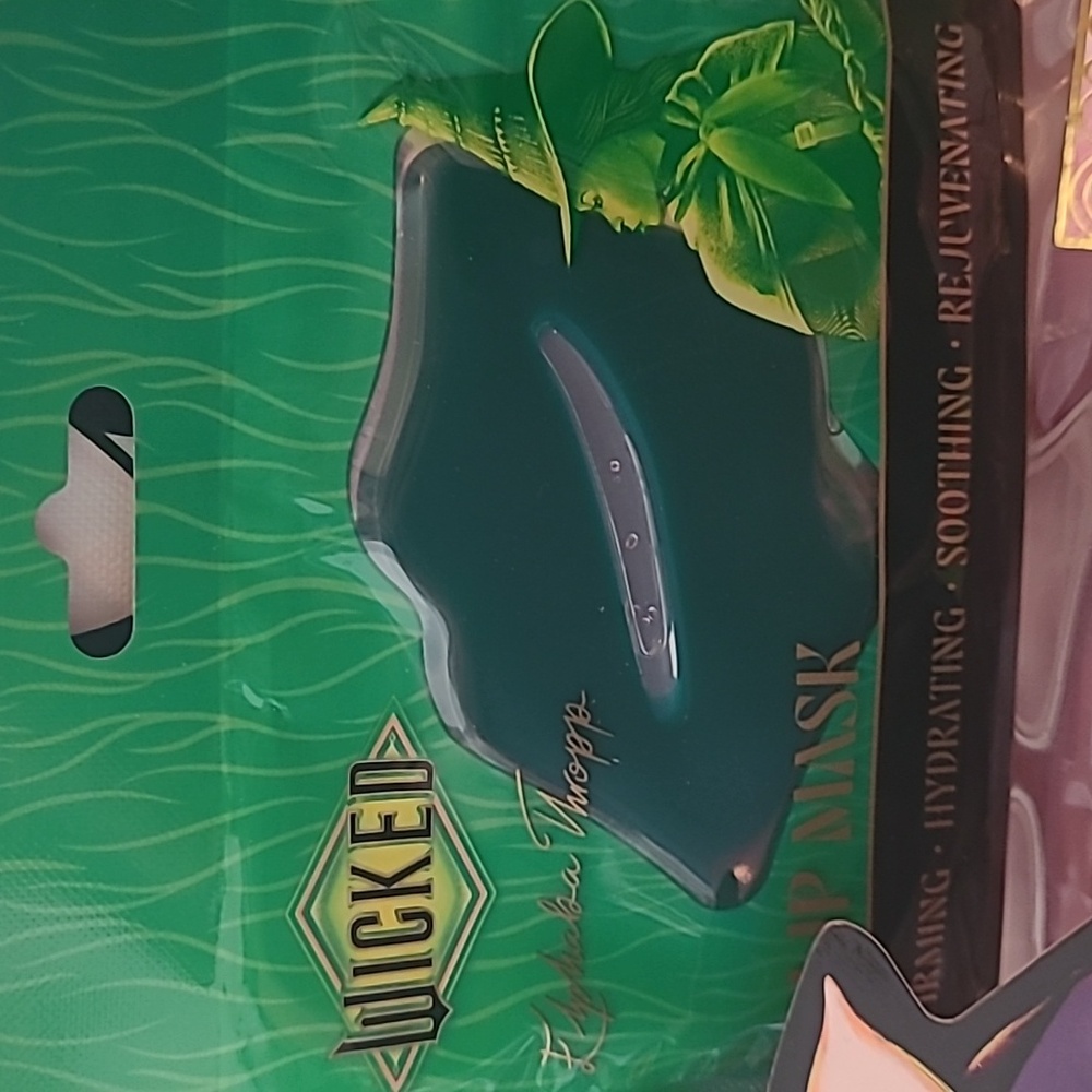 Wicked Set - Picture 3 of 5